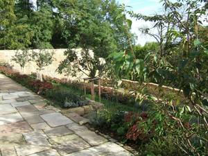 blühender Kapitelgarten