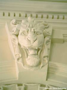 stuck loewe im eingangsbereich