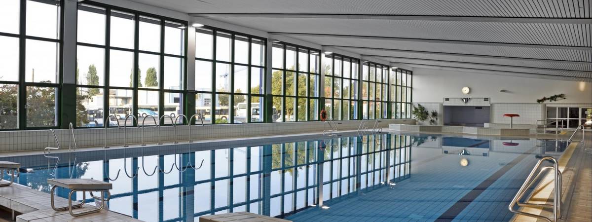 schwimmhalle