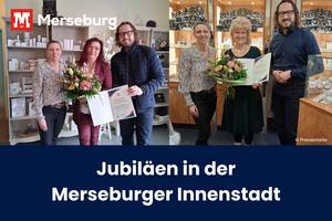 Beitragsbild Jubiläen Innenstadt © Pressestelle Links Frau Funk mit Blumen und Urkunde überreicht durch OB Sebastian Müller-Bahr und Jennifer Hübner aus der Wirtschaftsförderung, rechts Frau Weigelt mit Blumen, Urkunde, OB und Frau Hübner