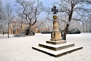 Denkmal für die Völkerschlacht schlossgarten kreuz 1813 winter