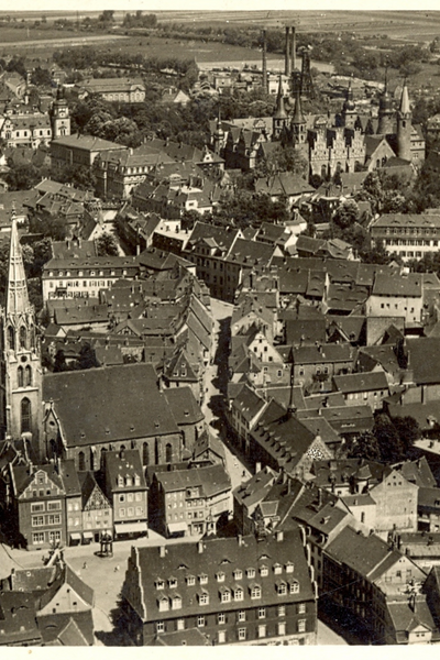 schwarz-weiß Foto Luftaufnahme Merseburg