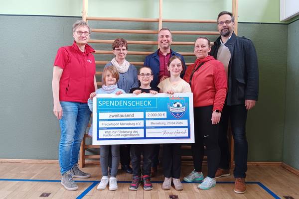 Scheckübergabe an Grundschule Süd scheck bergabe